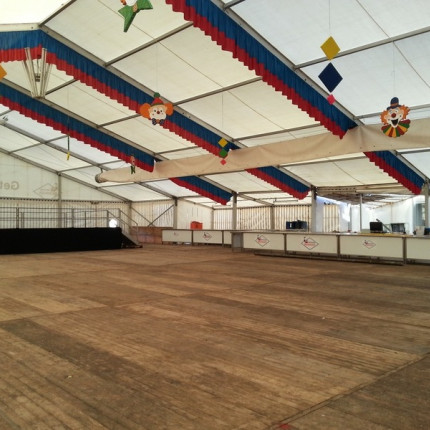 2014 Zeltaufbau Montag